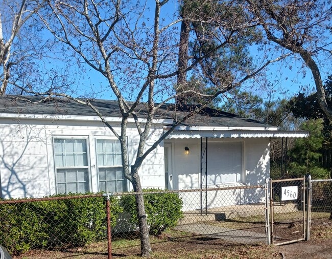 Building Photo - North Columbus 2bedroom home available to rent!