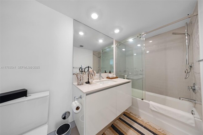 Building Photo - 1025 92nd St