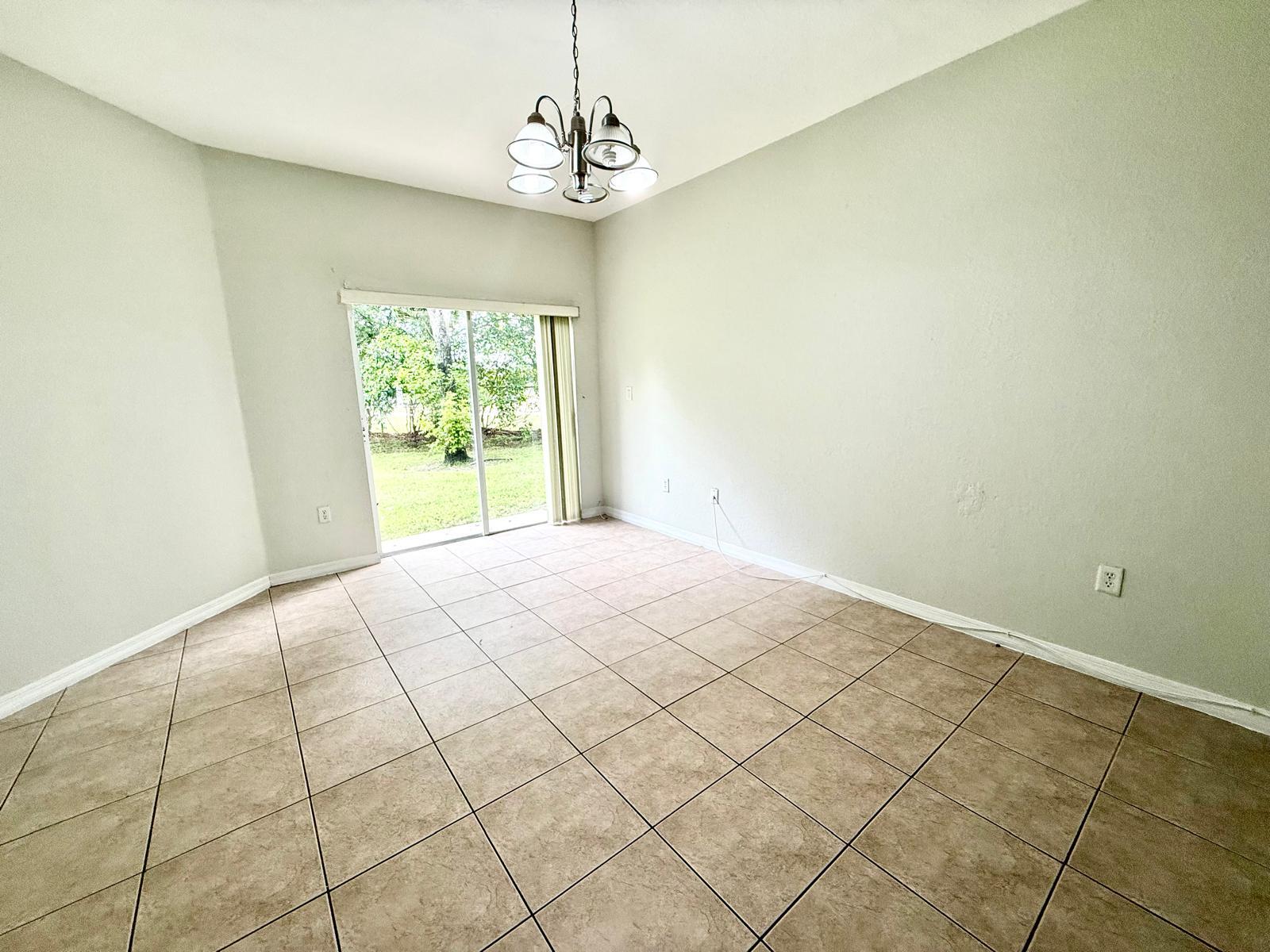 Building Photo - 4902 SW 141st Ave