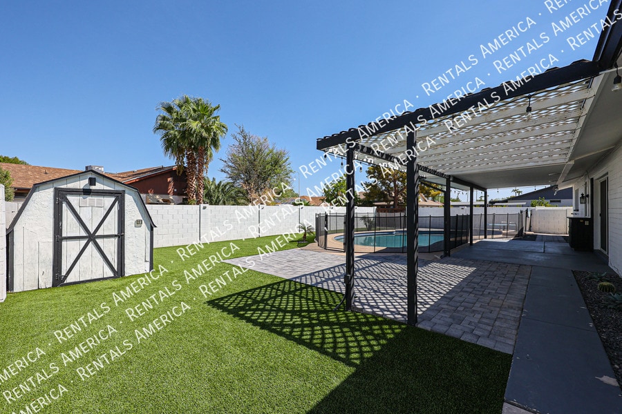 Building Photo - 1430 E Bell De Mar Dr