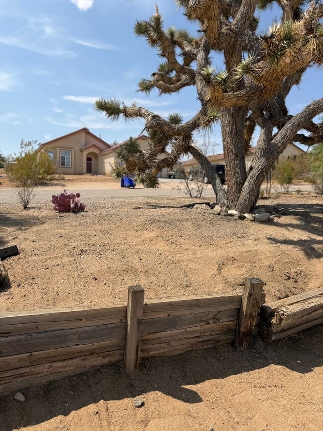 Building Photo - 61814 Valley View Cir