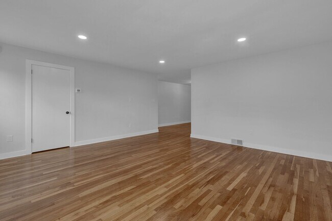 Building Photo - 1613 3rd St