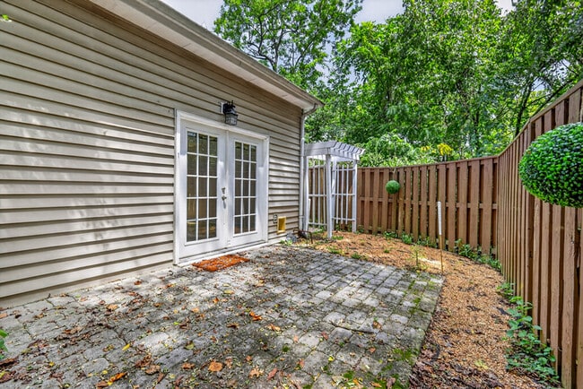 Building Photo - 440 English Ivy Dr