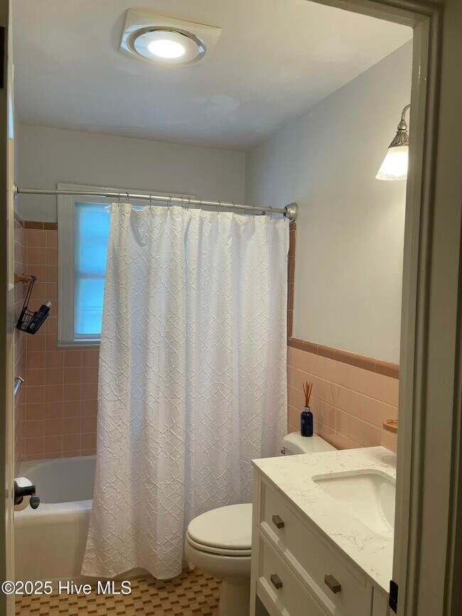 Building Photo - 2417 Slay Dr