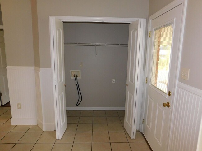 Building Photo - 5539 Bradley Dr