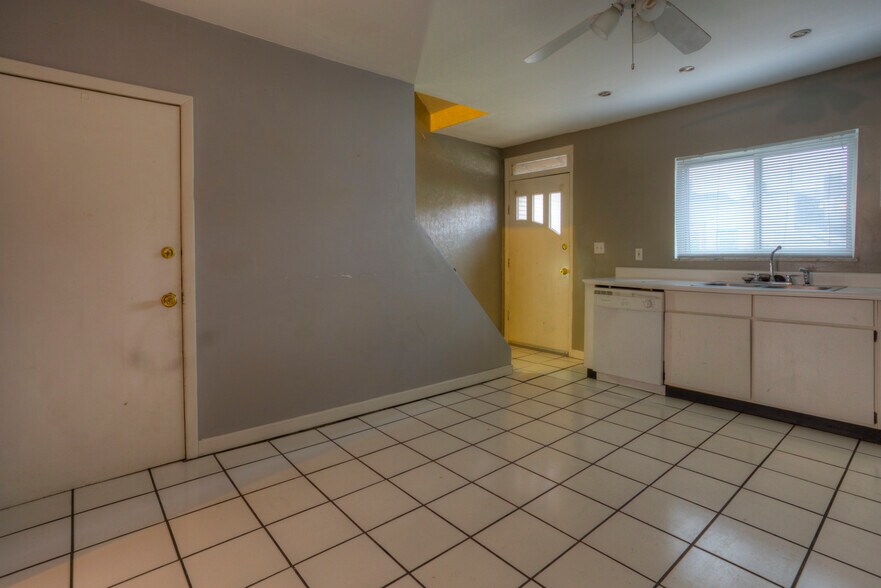 Building Photo - 1119 Freyburg St