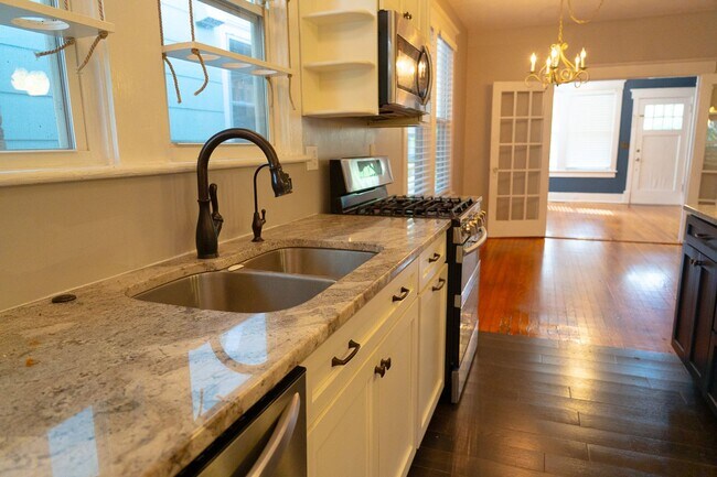 Building Photo - Charming Historic Home Walkable to Cargo & Soda Pop Districts