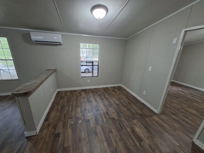 Building Photo - 111 Carnes Blvd