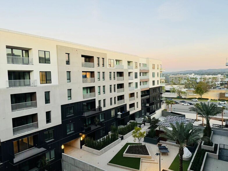 Building Photo - 2606 Rivington