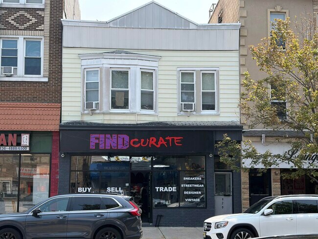 Building Photo - 920 Broadway