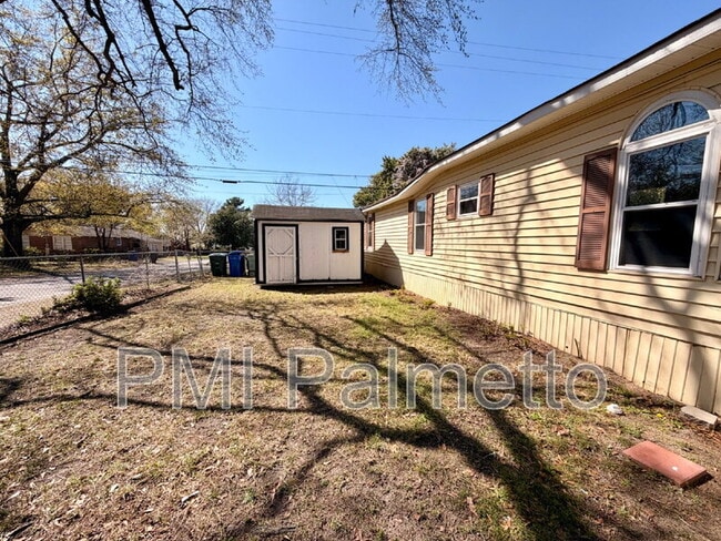 Building Photo - 3911 Persimmon St