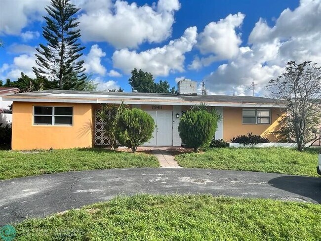 Building Photo - 7941 Plantation Blvd