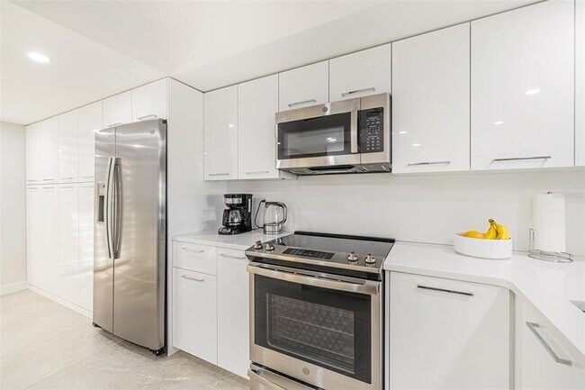 Building Photo - 16320 Kelly Cove Dr