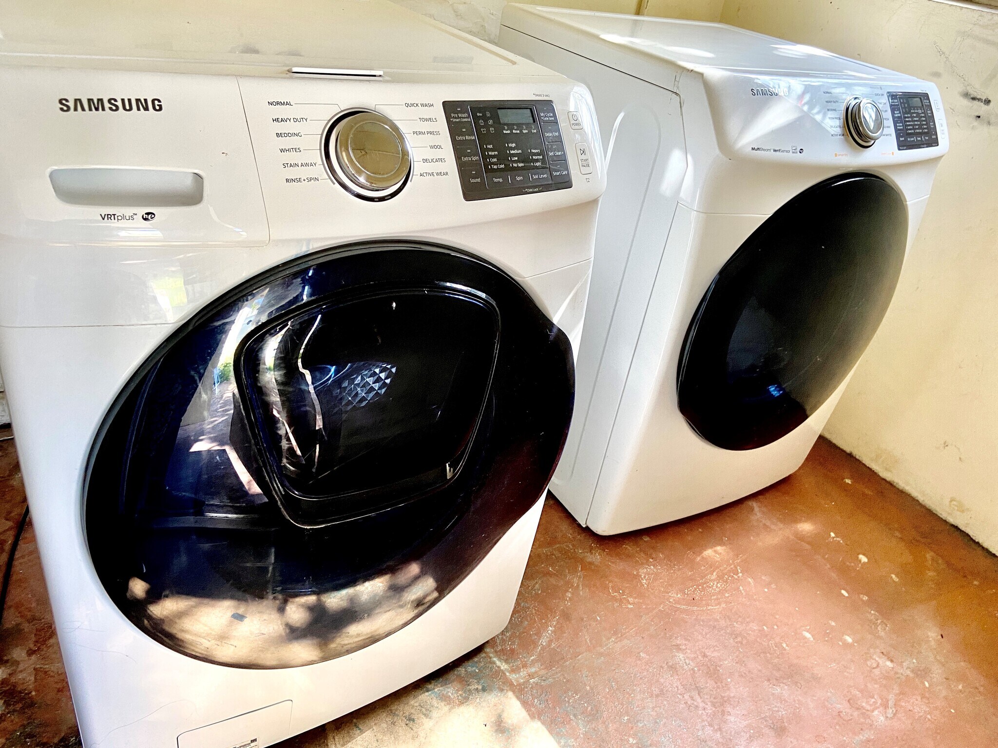 Building Photo - 3901 NE 5th Ave