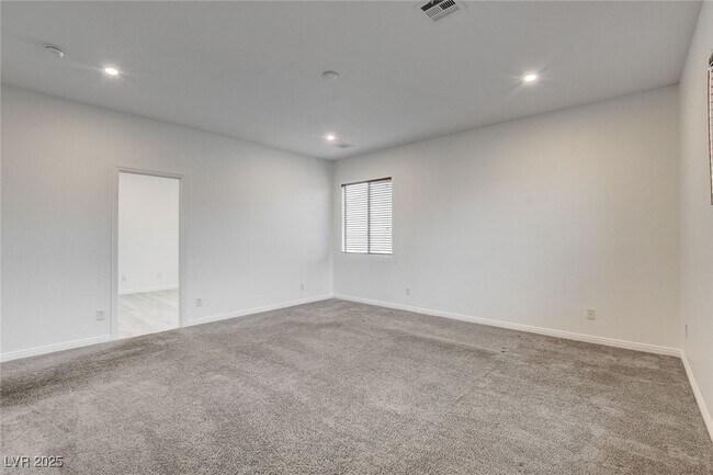 Building Photo - 8125 Chestnut Hollow Ave