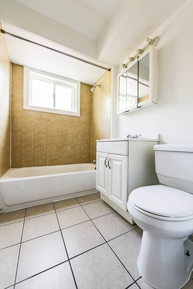 Building Photo - 2109 S 5th Ave