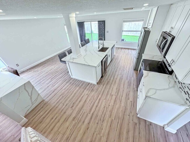 Building Photo - 1015 NW 125th Terrace