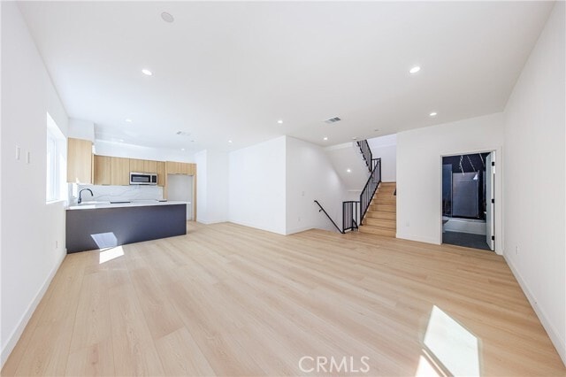 Building Photo - 2847 S Victoria Ave