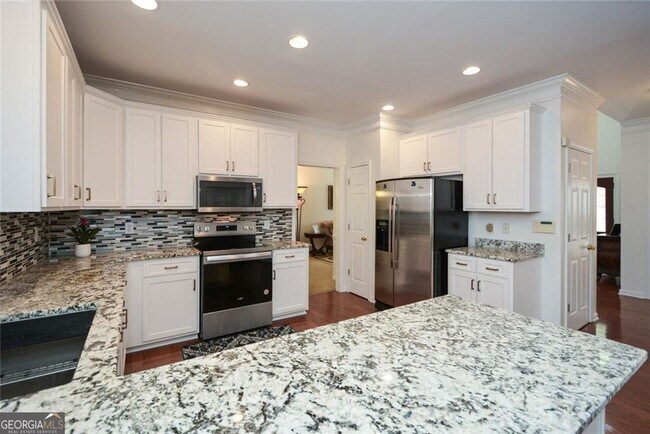 Building Photo - 305 Collegiate Dr