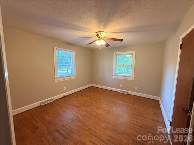 Building Photo - 2590 Otis Dellinger Rd