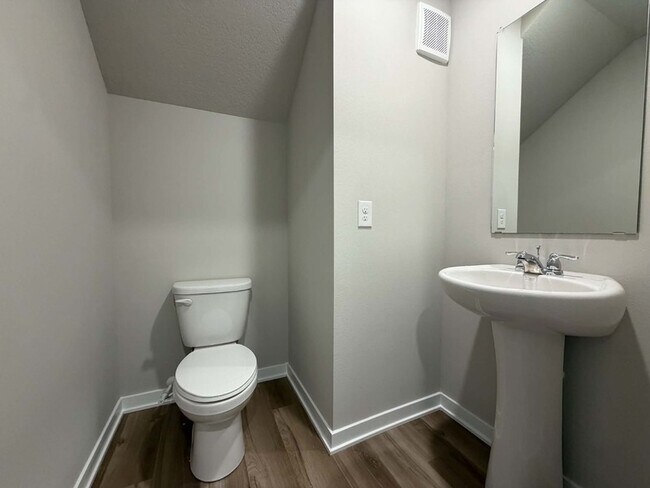 Building Photo - 1405 NE 59th Ln