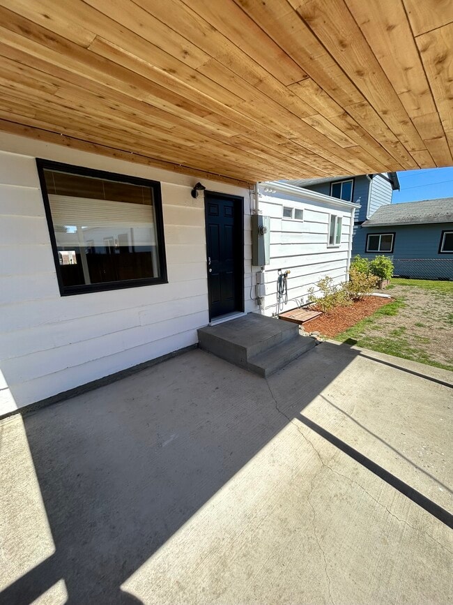 Building Photo - 5010 N 31st St