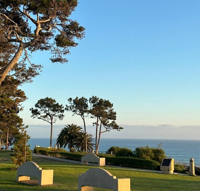 Building Photo - Fully furnished mid-century modern oasis located less than a mile