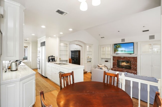 Building Photo - 308 Orchid Ave