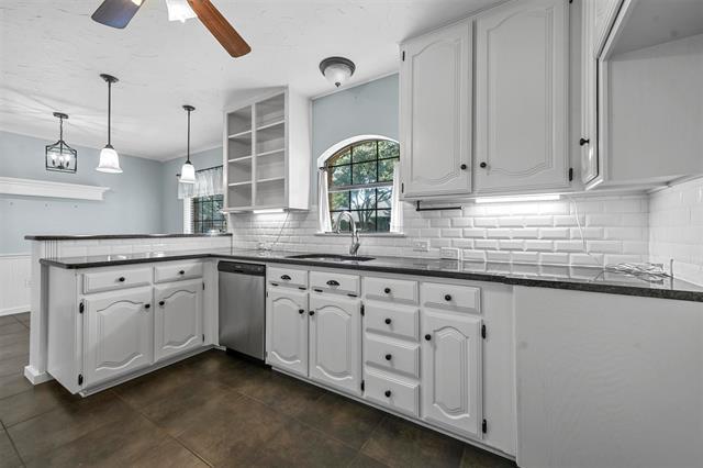 Building Photo - 2204 Sapphire Dr