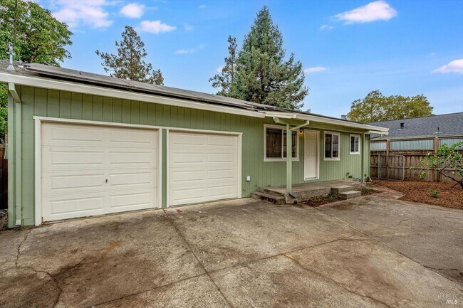 Building Photo - 310 Boyce St