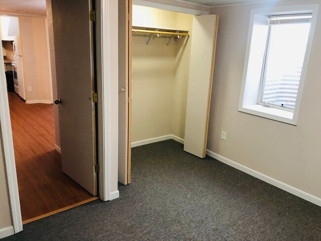 Building Photo - House- NW