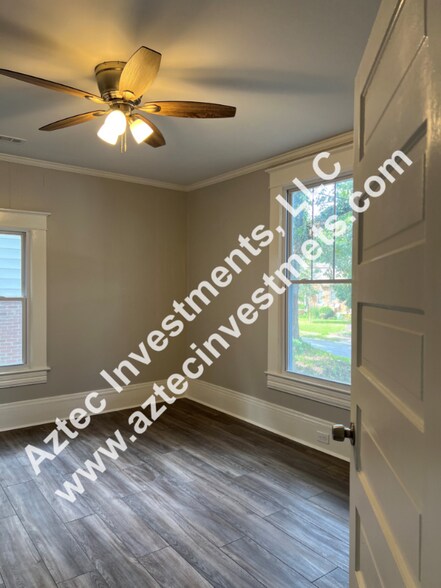 Building Photo - 1716 Thompson Ave