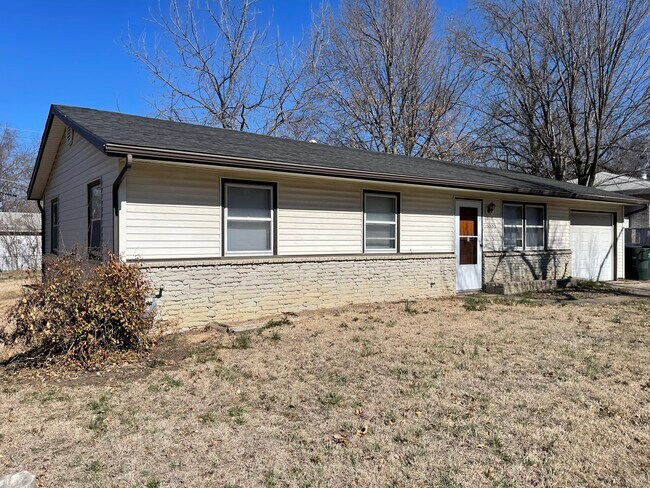 Building Photo - 1332 E 19th St
