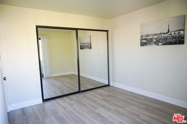 Building Photo - 630 N Grand Ave