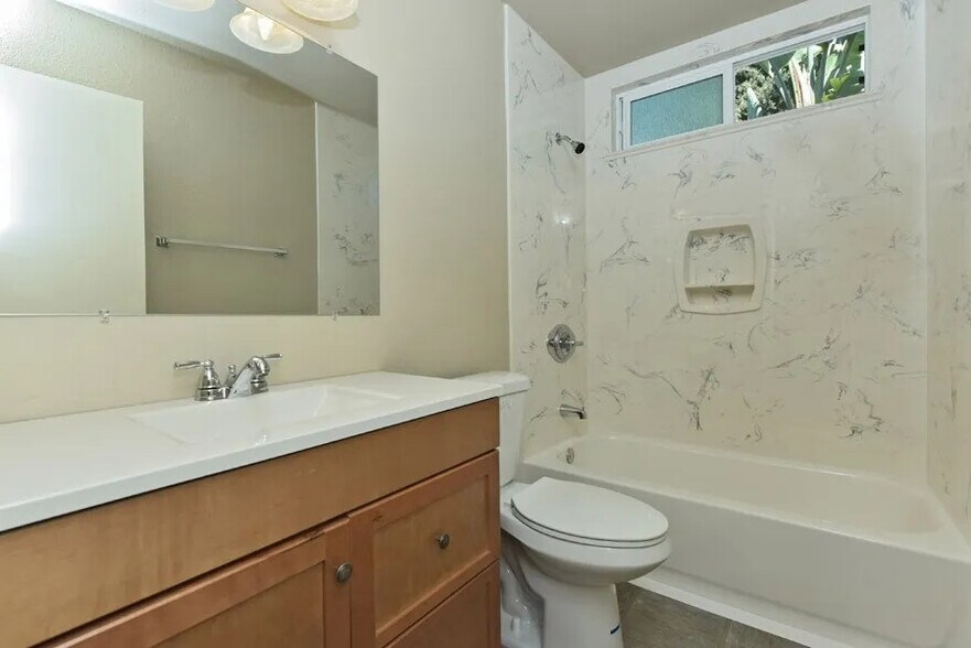 Building Photo - 402 Paseo Alegre