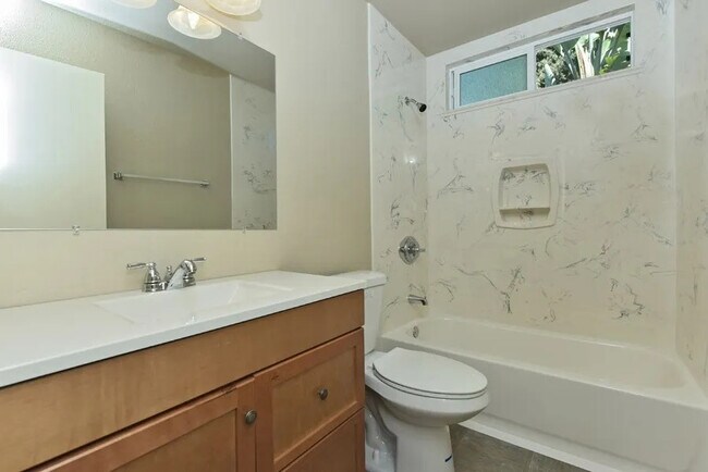 Building Photo - 402 Paseo Alegre