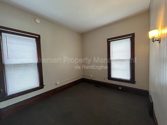 Building Photo - 802-806 West Cedar Street