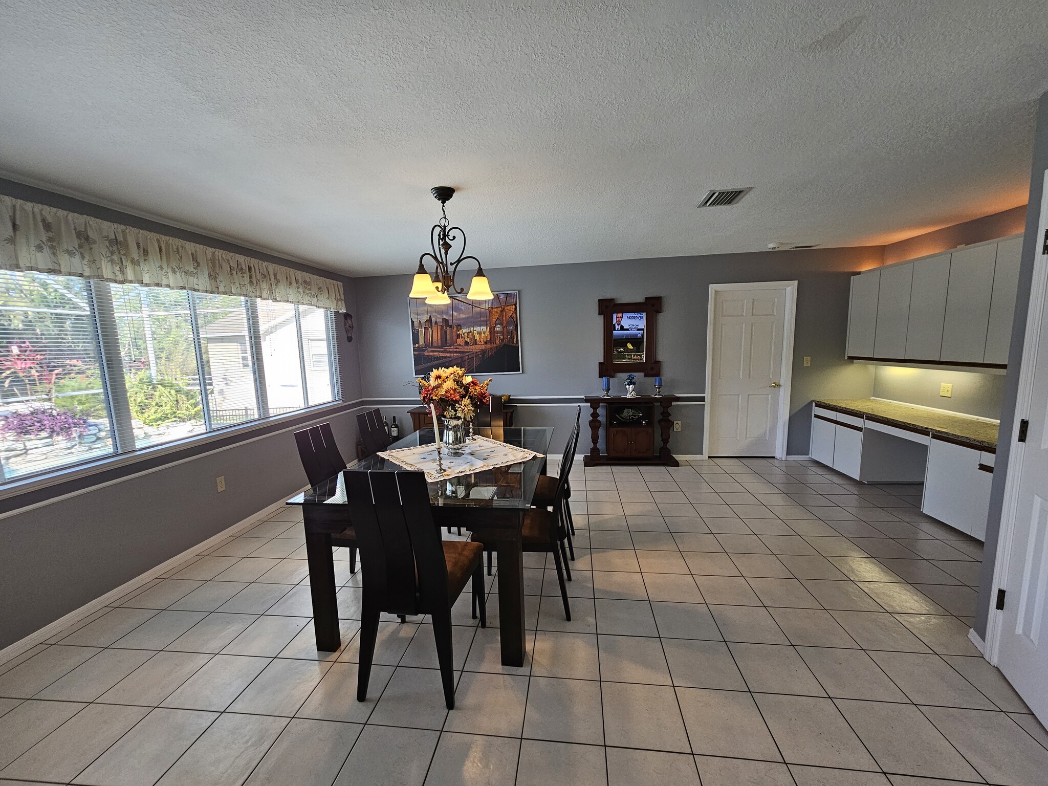 Building Photo - 2210 Bayou Dr