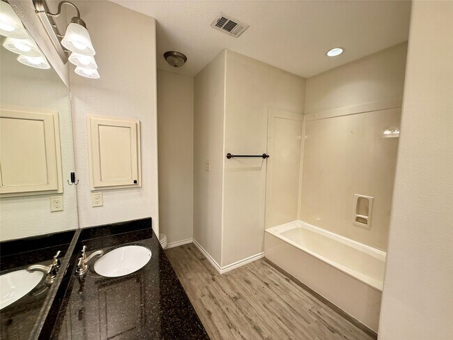 Building Photo - 3828 Black Hawk Ln