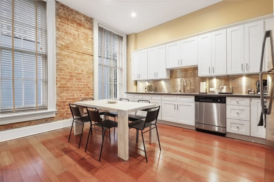 Building Photo - 822 Perdido St