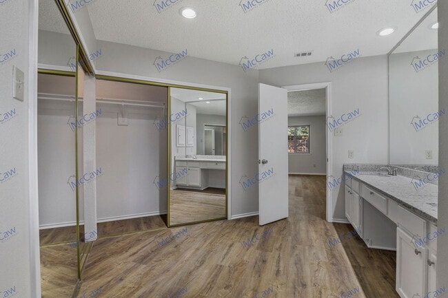 Building Photo - 809 Baxter Dr