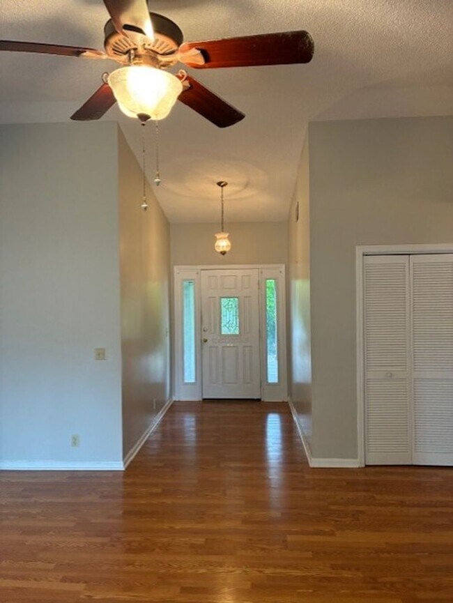 Building Photo - 114 N Woodvalley Dr