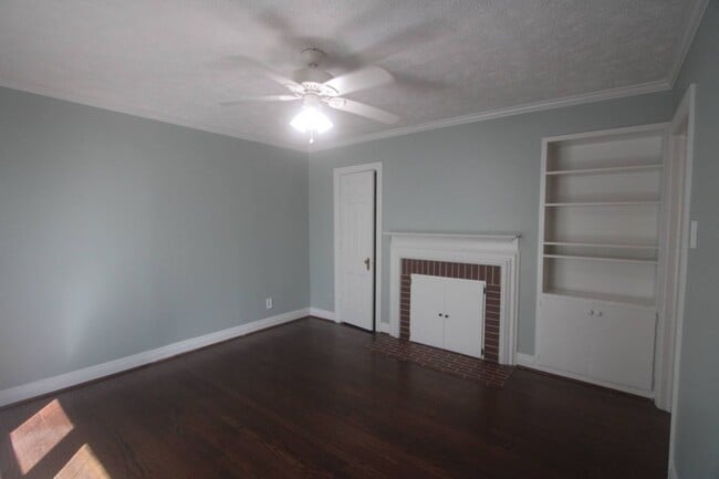 Building Photo - For Lease - 3 Bed, 1.5 Bath, 1600sqft, Sin...