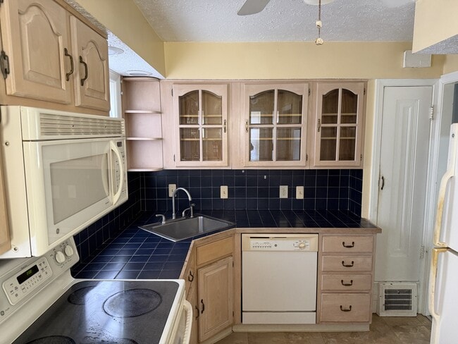 Building Photo - 4177 Ellison Rd