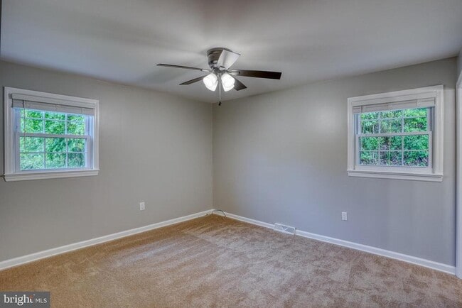 Building Photo - 124 Hilldale Ct