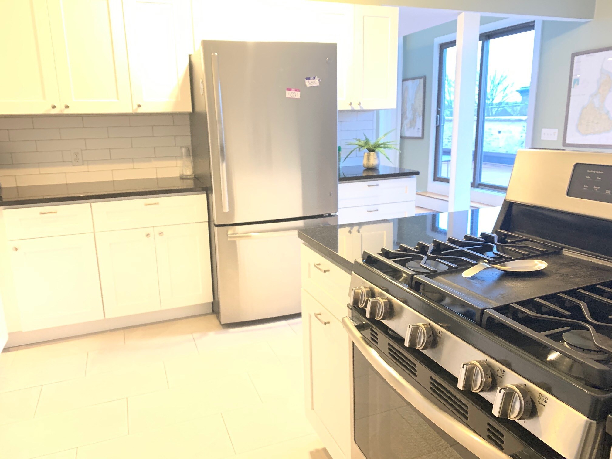 Building Photo - 378 Thames St