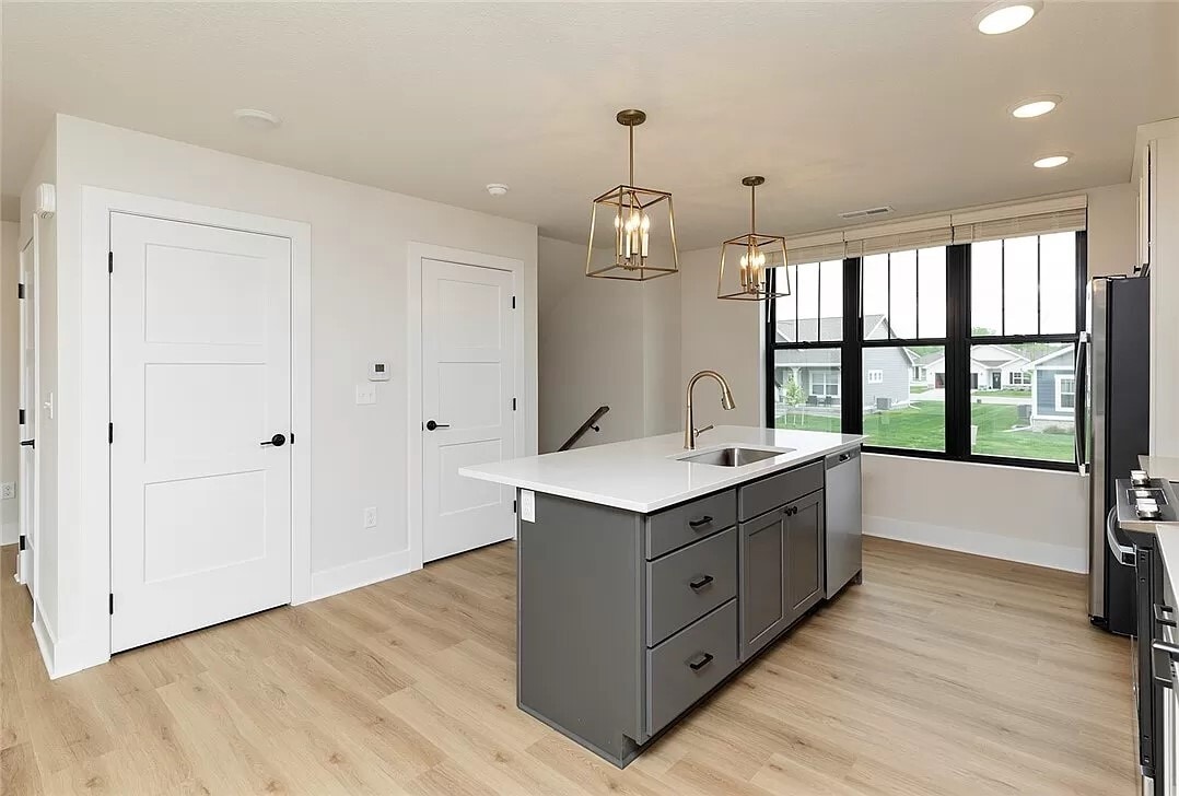 Building Photo - 2833 SW Prairie Trail Pky