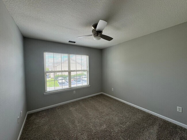 Building Photo - Renovated Townhome in Live Oak.  Available mid January.