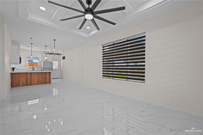 Building Photo - 11 E Viviana St