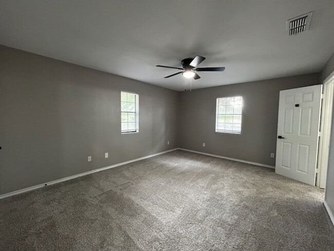 Building Photo - Lakeside Dream Home: Fully Remodeled 4BD/2BA Near Loop 323